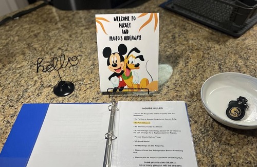 Ocoee Apartment | Mickey and Pluto's Disney Hideaway