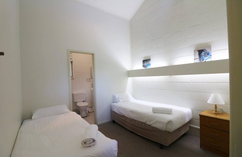 Merimbula Cabin | Micks Budget Accommodation on Fishpen
