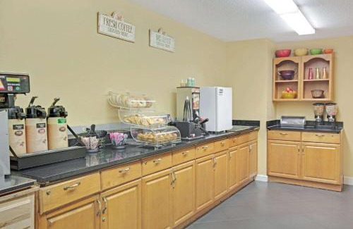 University Place Hotel | Microtel Inn by Wyndham University Place