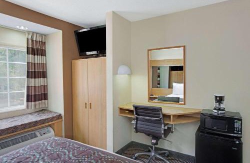University Place Hotel | Microtel Inn by Wyndham University Place
