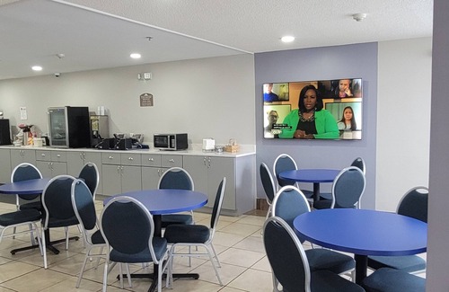 New Castle Hotel | Microtel Inn & Suites by Wyndham Gardendale/Birmingham North