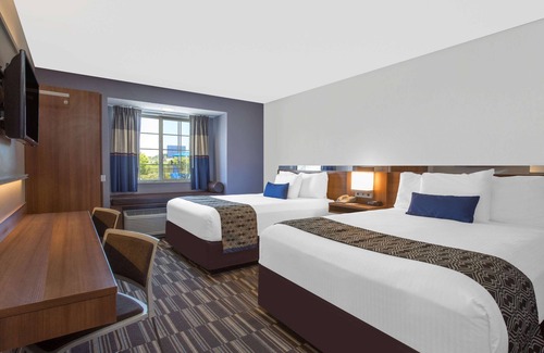 New Castle Hotel | Microtel Inn & Suites by Wyndham Gardendale/Birmingham North