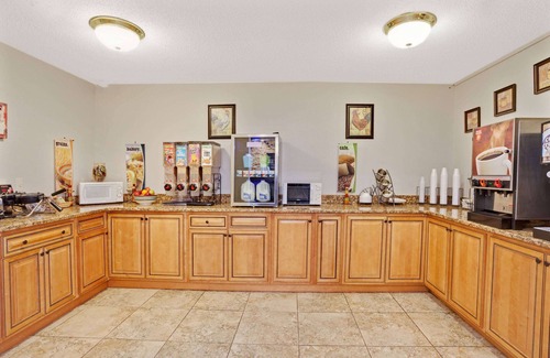 Roseville Hotel | Microtel Inn & Suites by Wyndham Roseville/Detroit Area