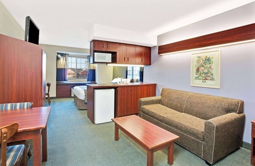 Roseville Hotel | Microtel Inn & Suites by Wyndham Roseville/Detroit Area