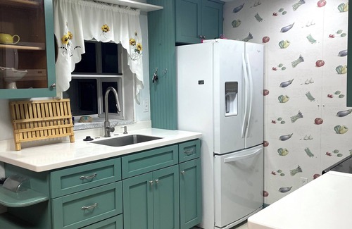 South Yarmouth House | Mid-Cape Remodeled House with WiFi, AC, Smart TV, Laundry, and Fenced-in Yard