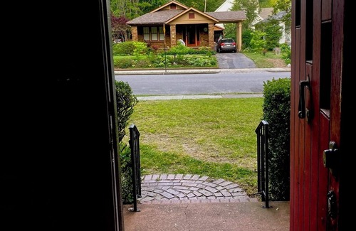 University District House | Mid-Centry Storybook Home, Walkable from University of Memphis