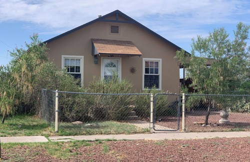 Truth or Consequences House | Mid-century Bungalow near Hot Springs for weekly/monthly rentals