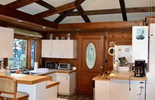 Truro House | MID CENTURY 3 bedroom house on private wooded lot.5 min to beaches