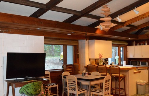 Truro House | MID CENTURY 3 bedroom house on private wooded lot.5 min to beaches