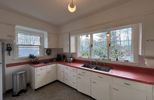 Rye Beach House | Mid century 3-bedroom house with fenced in back yard steps to Rye Beach