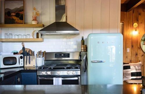 Running Springs Ski Chalet | Mid-Century Cabin Perfect for Romantic Getaway