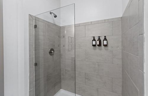 West End Apartment | Mid-Century Charm in Midtown Nashville