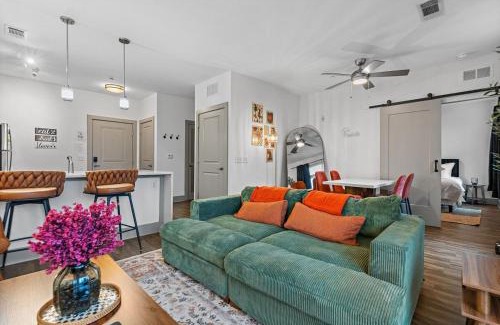 West End Apartment | Mid-Century Charm in Midtown Nashville