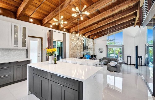 North Andrews Gardens House | Mid-Century Chic | Pool & Hot Tub | Skyview Loft