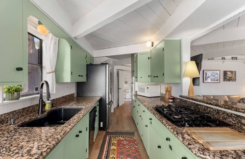 Wofford Heights Cabin | Mid Century Creekside Cabin with Hot Tub