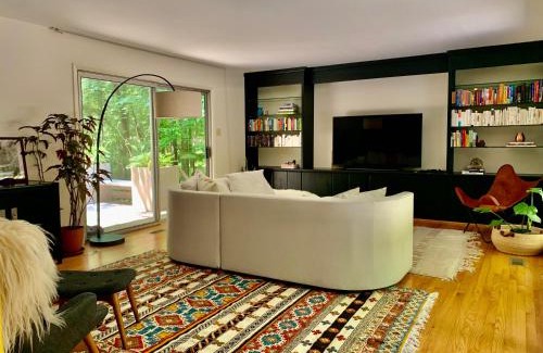 Chapel Hill House | Mid Century Designer House - Large & Unique