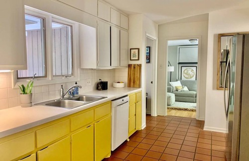 Chapel Hill House | Mid-Century Gem Creekside King Beds Near UNC