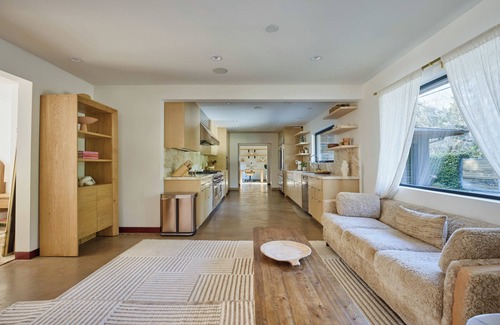 Hollywood Hills House | Mid-Century Gem in Hollywood Hills – Spacious & Private 2.5BD/2.5BA