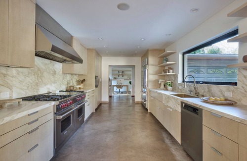 Hollywood Hills House | Mid-Century Gem in Hollywood Hills – Spacious & Private 2.5BD/2.5BA