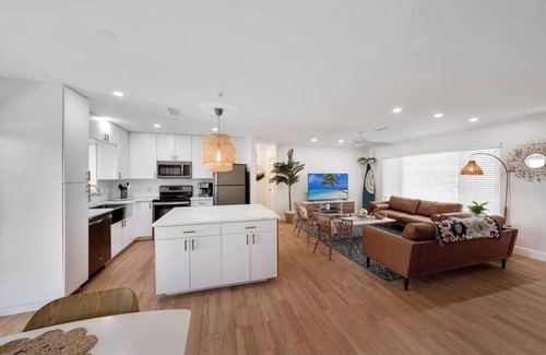 Deerfield Beach House | Mid-Century home by PMI unit 431