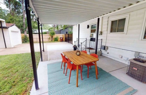 Wichita House | Mid-Century home near airport and zoo
