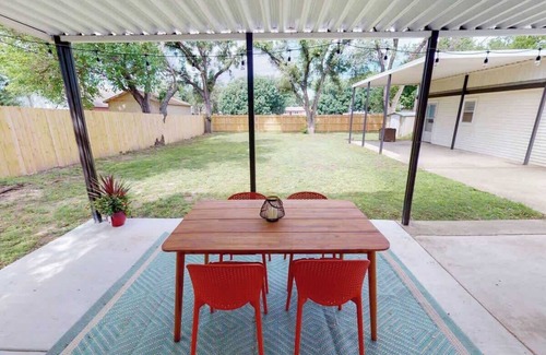Wichita House | Mid-Century home near airport and zoo