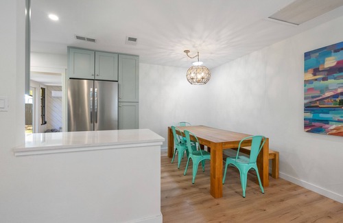 Arlington Park House | Mid-Century Home w/Guesthouse Near Downtown/Siesta Key/SMH