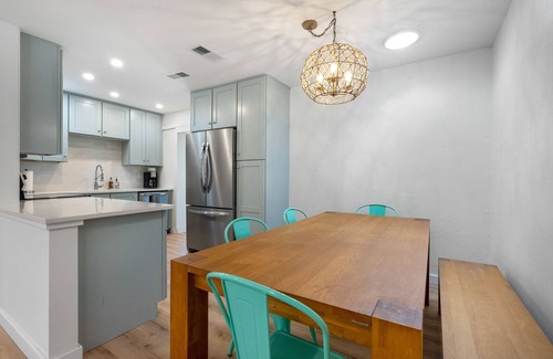 Arlington Park House | Mid-Century Home w/Guesthouse Near Downtown/Siesta Key/SMH