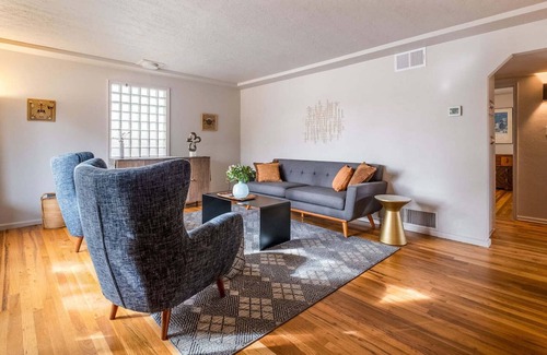 Nob Hill House | Mid Century in Nob Hill