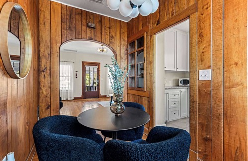 Seminole Heights Apartment | Mid-Century Manor - close to Downtown and food spots