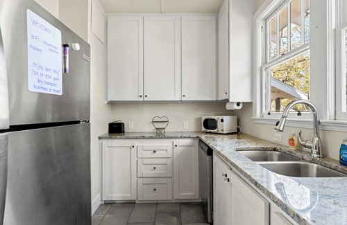 Seminole Heights Apartment | Mid-Century Manor - close to Downtown and food spots