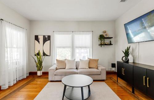 Seminole Heights Apartment | Mid-Century Manor close to Downtown and food spots