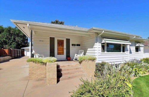 Greeley Apartment | Mid Century Manor Upstairs