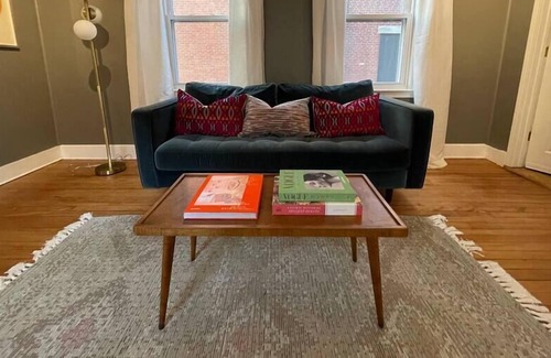 West End Apartment | Mid-Century Mod -West End 1 BR- Sleeps 2- 4 Guests
