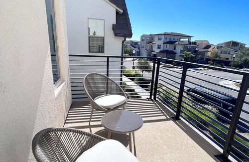 Irvine House | Mid-Century Modern 3-Bedroom Home in Heart of Irvine