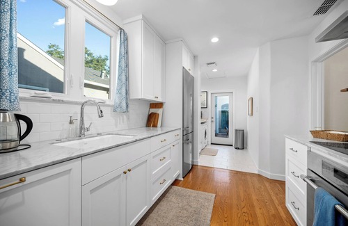 East Sacramento House | Mid-Century Modern Bungalow Near McKinley Park!