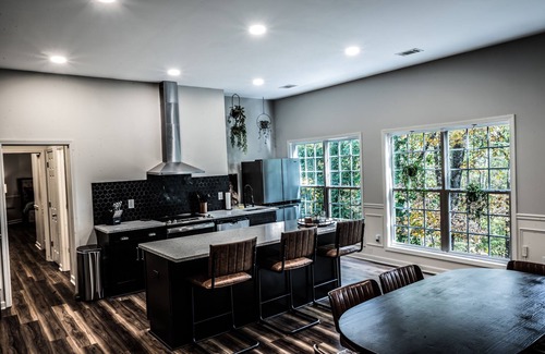 Auburn House | Mid-Century Modern gem in the heart of the country, close to Lake Lanier.
