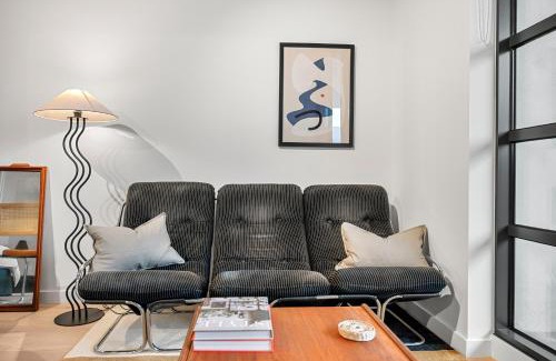 Collingwood North Apartment | Mid-Century Modern Hideaway