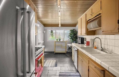 Modesto House | Mid-Century Modern Home - Close to Downtown