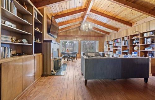 Apple Hill House | Mid-Century-Modern Mountain Gem