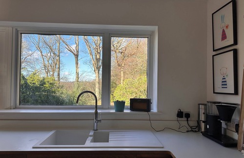 Hastings Cottage | MID-CENTURY MODERN, pet friendly, with a garden in Hastings