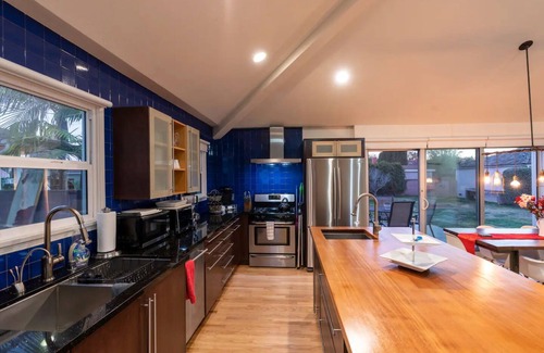 South of Conant House | Mid Century Modern w/120" 4k Laser Projector/ALR Screen, AC and more!