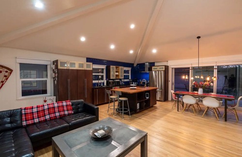 South of Conant House | Mid Century Modern w/120" 4k Laser Projector/ALR Screen, AC and more!