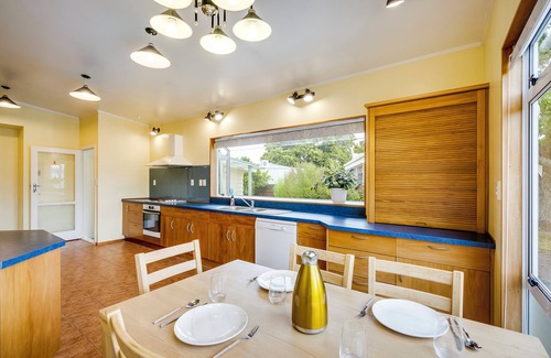 Hastings House | Mid Century Oasis - Hastings Holiday Home