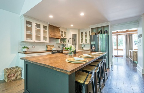 Marietta House | Mid- Century Retreat - Perfect for Families 4BD/2BR