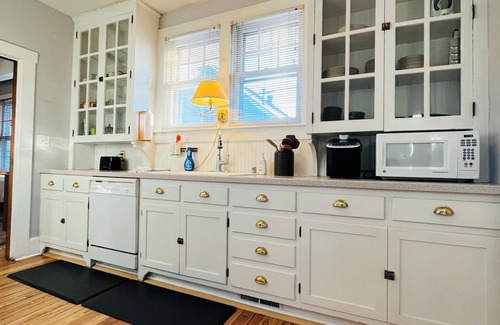 Frankfort House | Mid-Century Retreat w/5 Star Views! Walk to Dining & Bourbon Trail!
