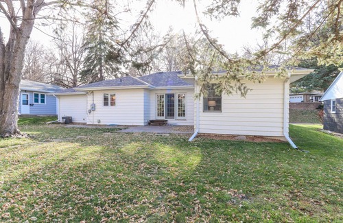 Sioux Falls House | Mid-Century Spacious Ranch