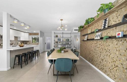 Encanto House | Mid-Century Stunner/Large Yard and Patio for Indoor/Outdoor Living