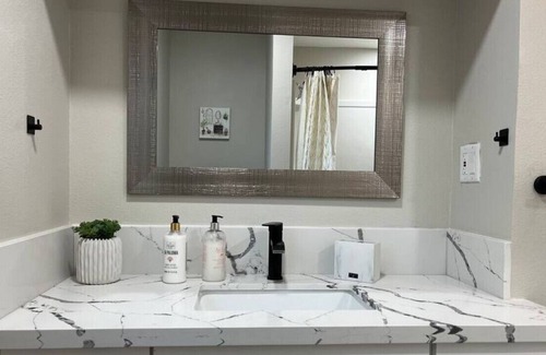 Ontario House | Mid century style newly remodel 2 bed 2 bathrooms