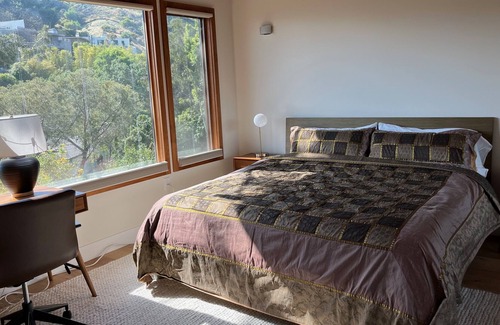 Los Feliz House | Mid-Century Treehouse in great Los Feliz Neighborhood
